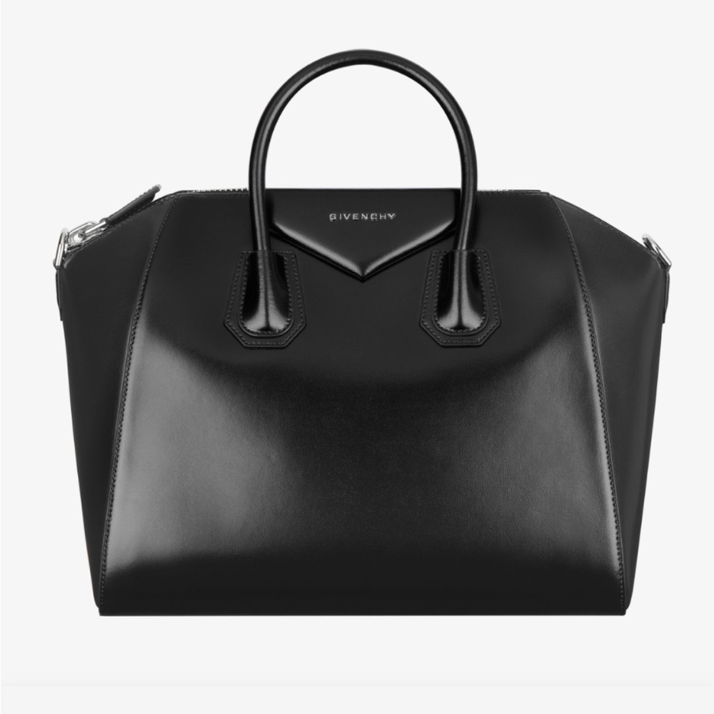 Givenchy Medium Antigona Bag Black in smooth box calfskin leather